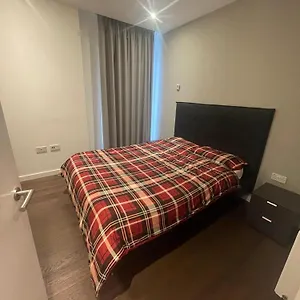 Apartment Roberts 2 Bed, London